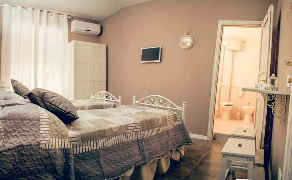 Bed and Breakfast La Peonia Nápoles Habitación foto